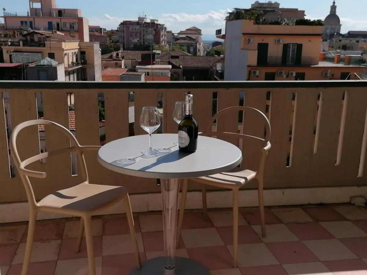 Inner City De Luxe Apartment Катания