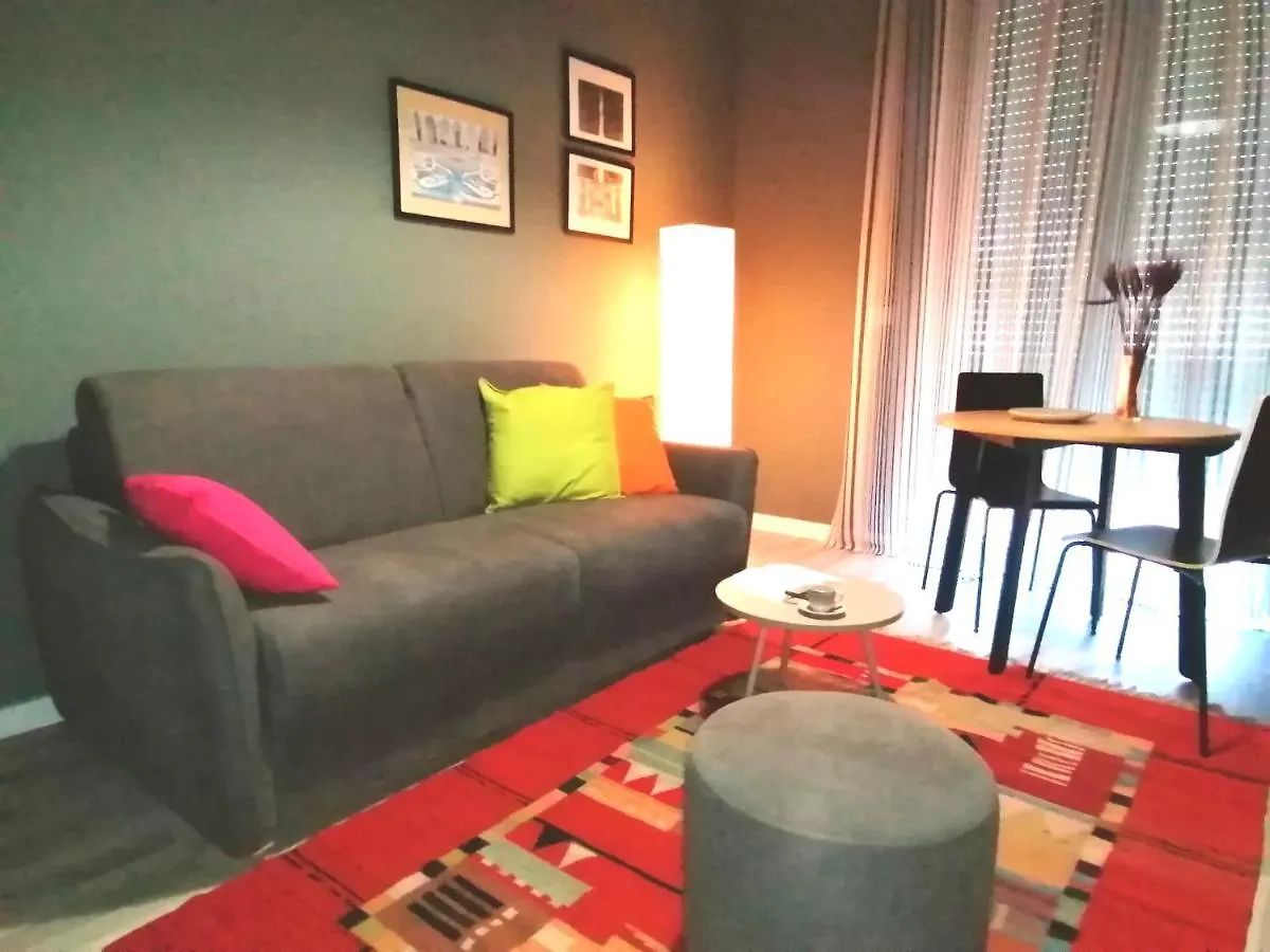 Inner City De Luxe Apartment Катания
