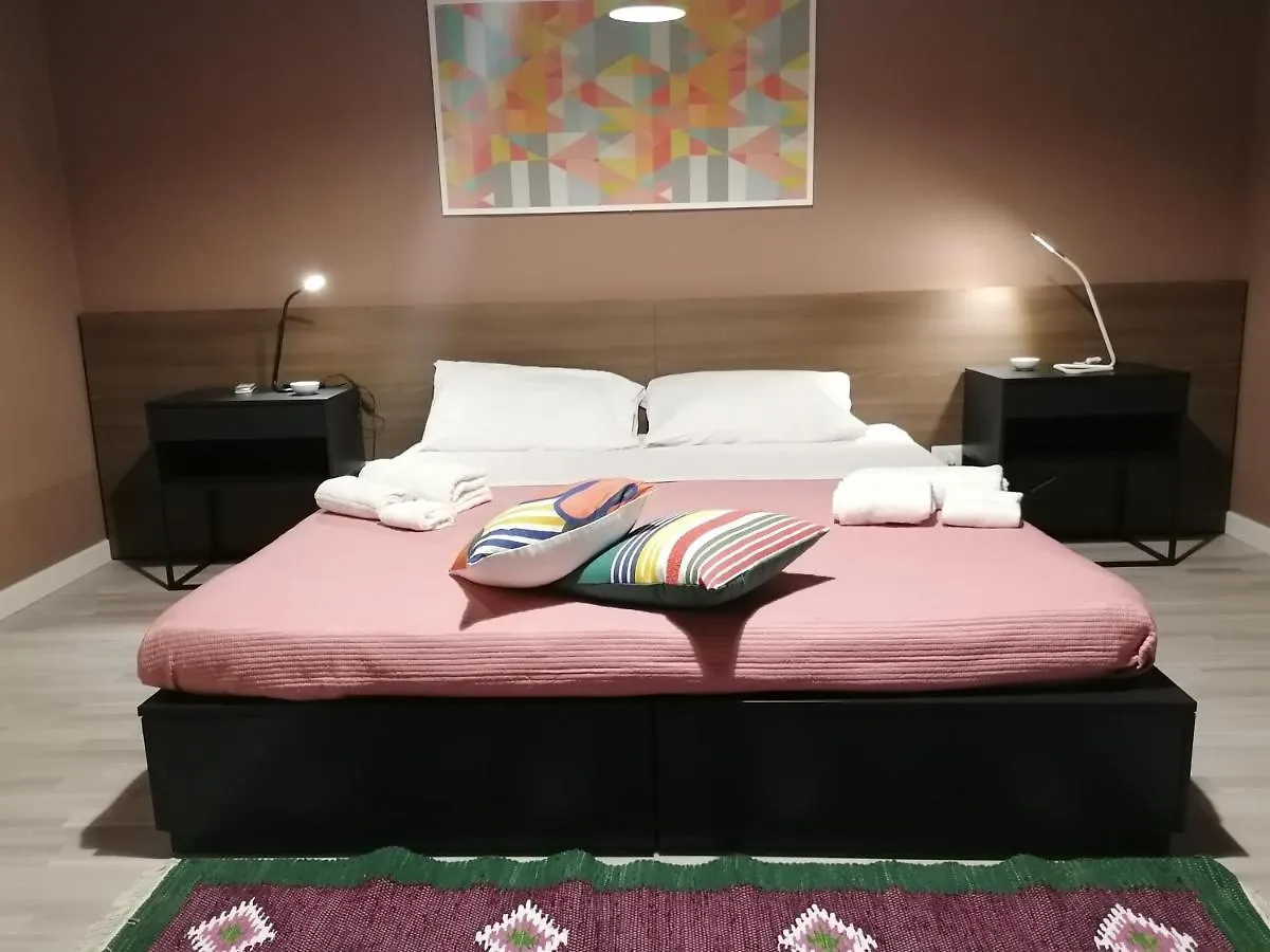 Inner City De Luxe Apartment Катания