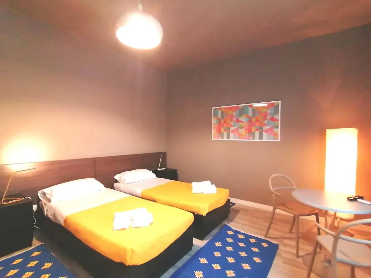 Inner City De Luxe Apartment Катания